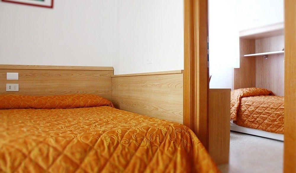 Hotel Meuble Zenith Линьяно-Саббьядоро Экстерьер фото