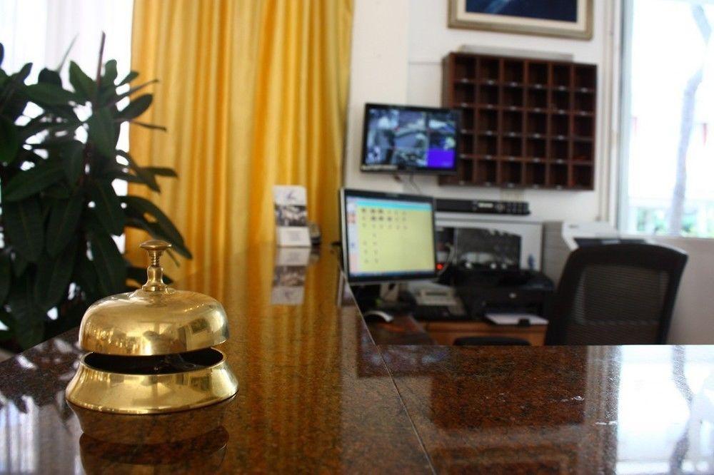 Hotel Meuble Zenith Линьяно-Саббьядоро Экстерьер фото